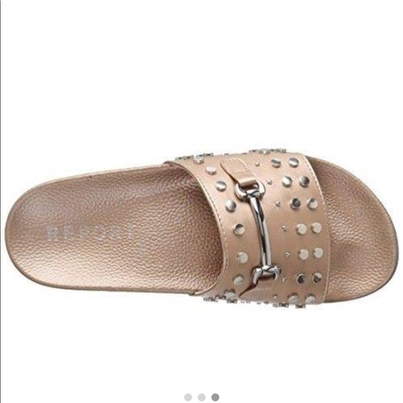 Report Shoes - Nordstrom Report Gamila” sandal sliders gold Sz 7